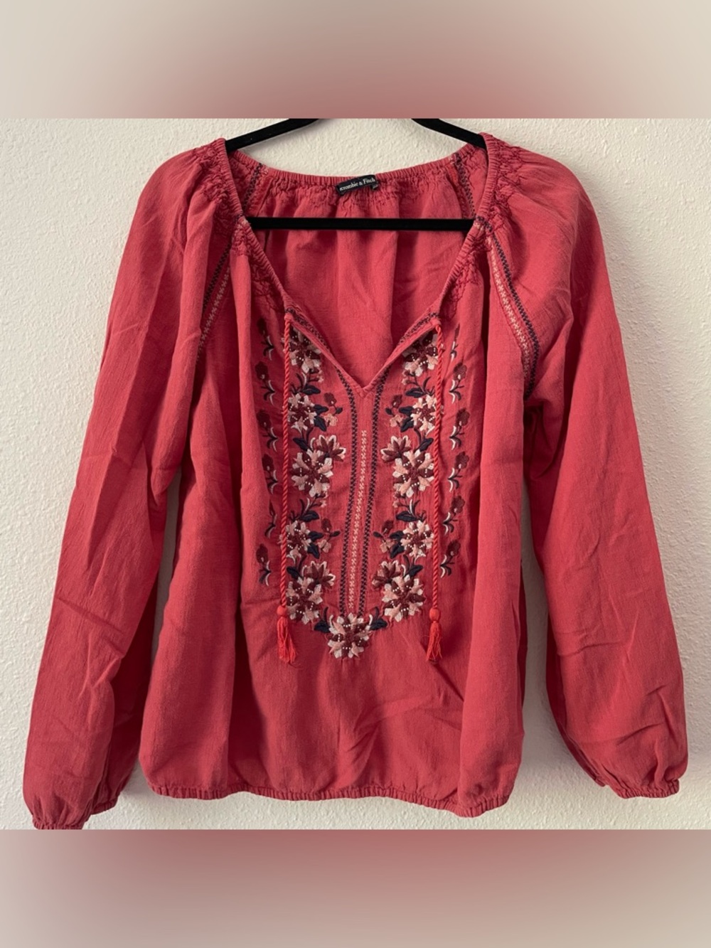 Abercrombie & Fitch women’s red embroidered bohemian peasant blouse with tassels